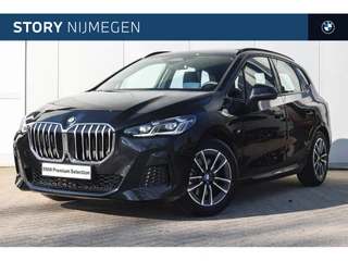 BMW 2 Serie Active Tourer 223i High Executive M Sport Automaat / Panoramadak / Trekhaak / Adaptief M Onderstel / Sportstoelen / Stoelverwarming / Parking Assistant Plus / Head-Up