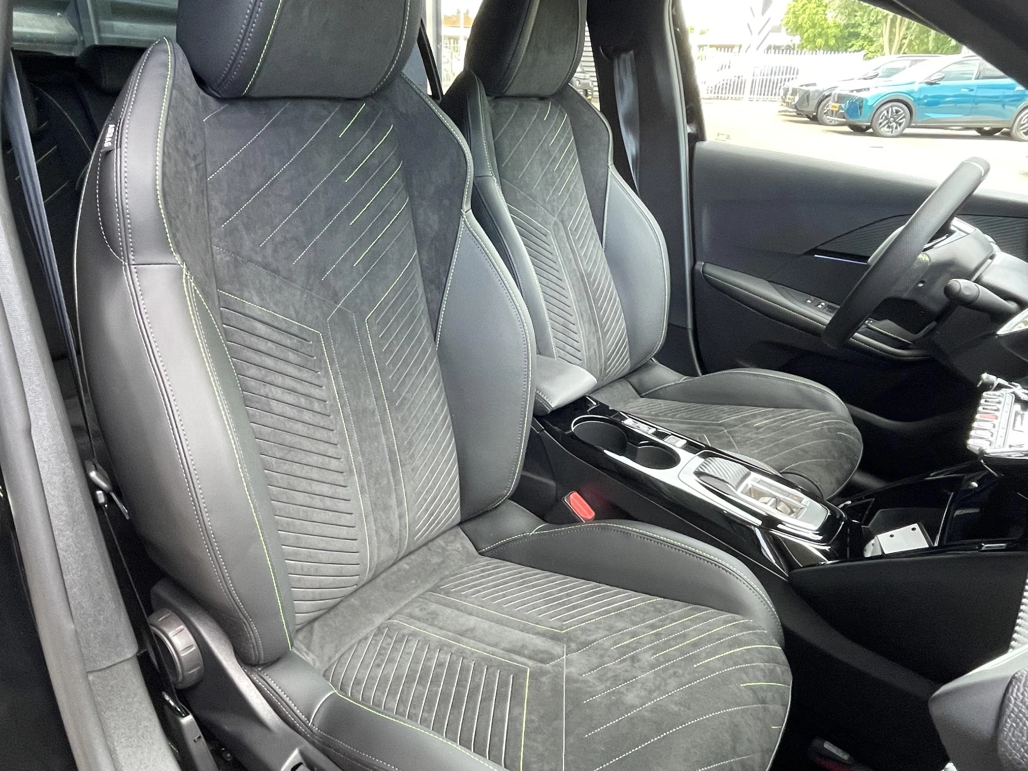 Hoofdafbeelding Peugeot e-208