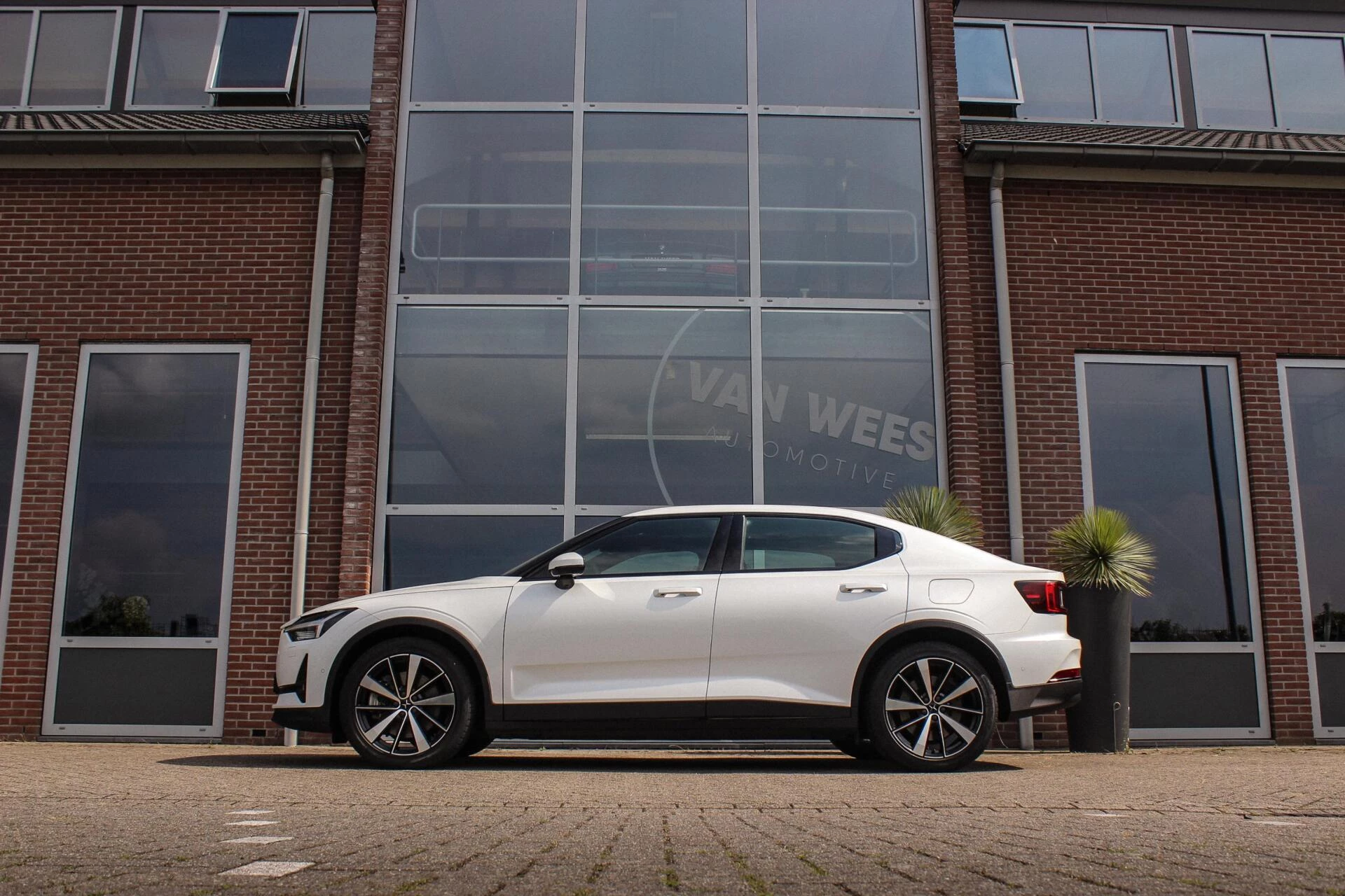 Hoofdafbeelding Polestar 2