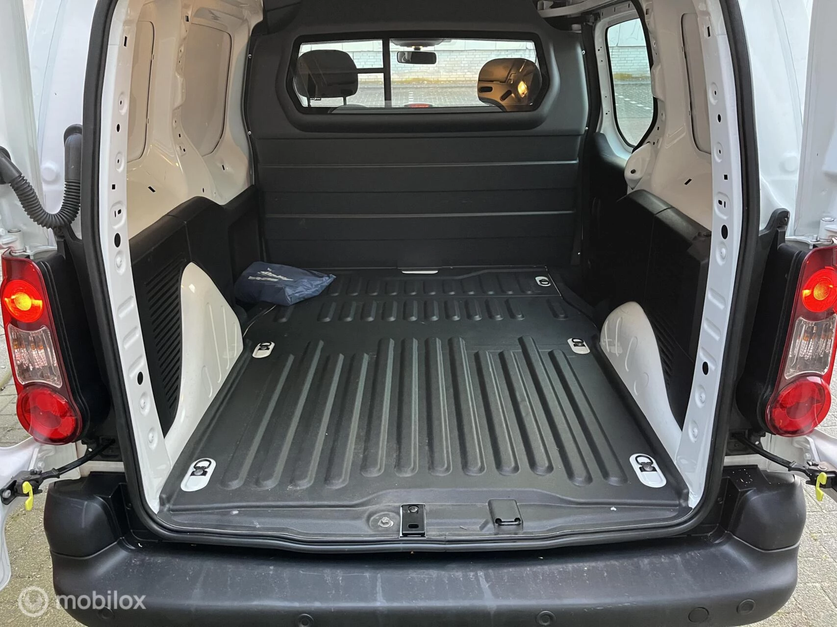 Hoofdafbeelding Peugeot Partner