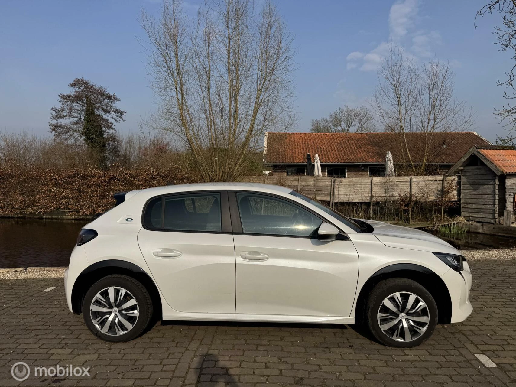 Hoofdafbeelding Peugeot e-208