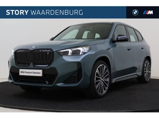 BMW iX1 xDrive30 M Sport / Trekhaak / Sportstoelen / M Adaptief onderstel / Comfort Access / Adaptieve LED / Harman-Kardon / Widescreen Display / Stoelverwarming