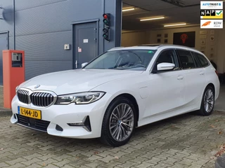 BMW 3-serie Touring 330e High Executive / ONDERHOUDSCONTR. / ELEKTR. TREKH. / PANO / LASER / KEYLESS / HEAD-UP / ACC / HARM-KARD.!