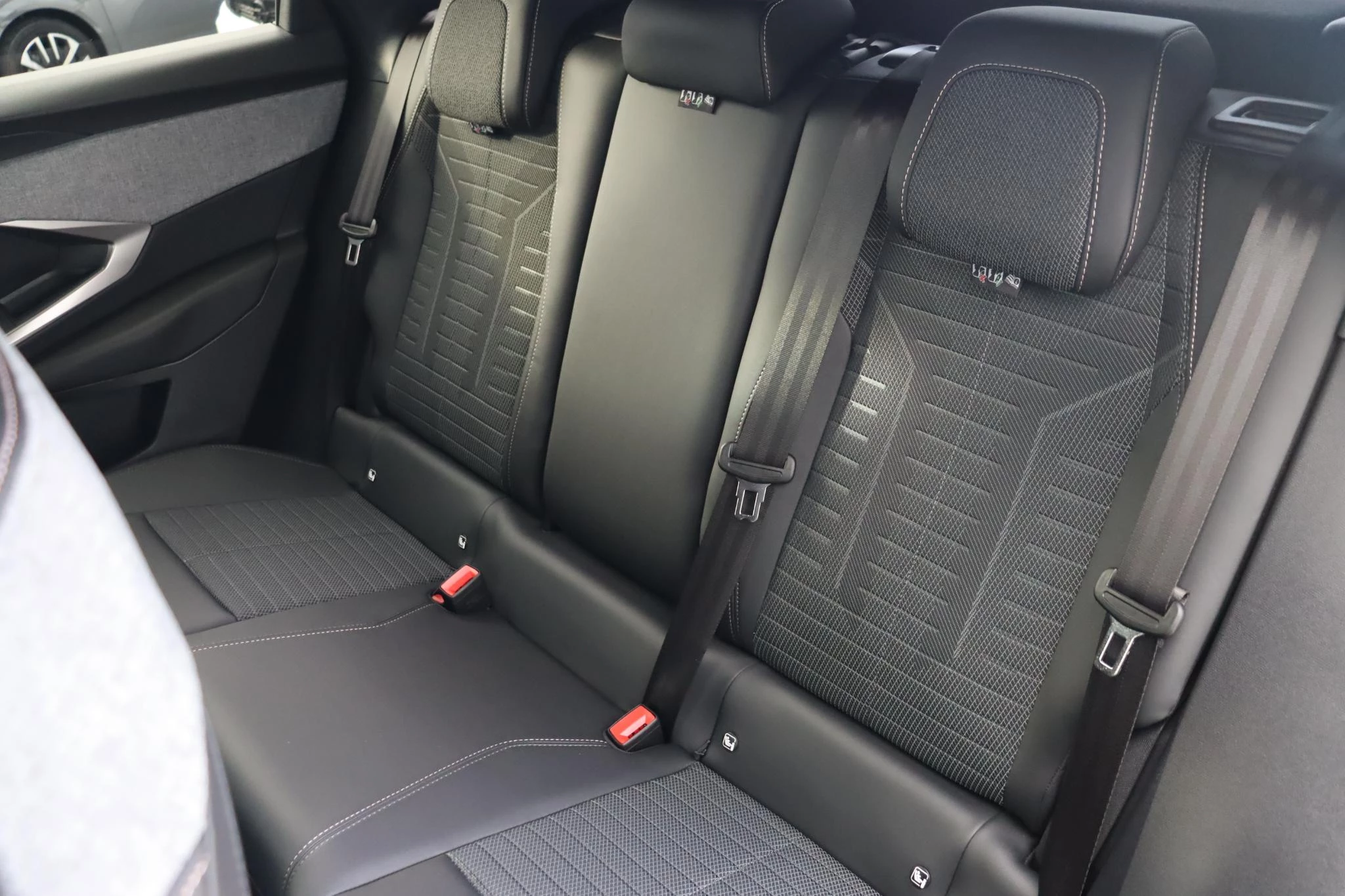 Hoofdafbeelding Peugeot e-3008