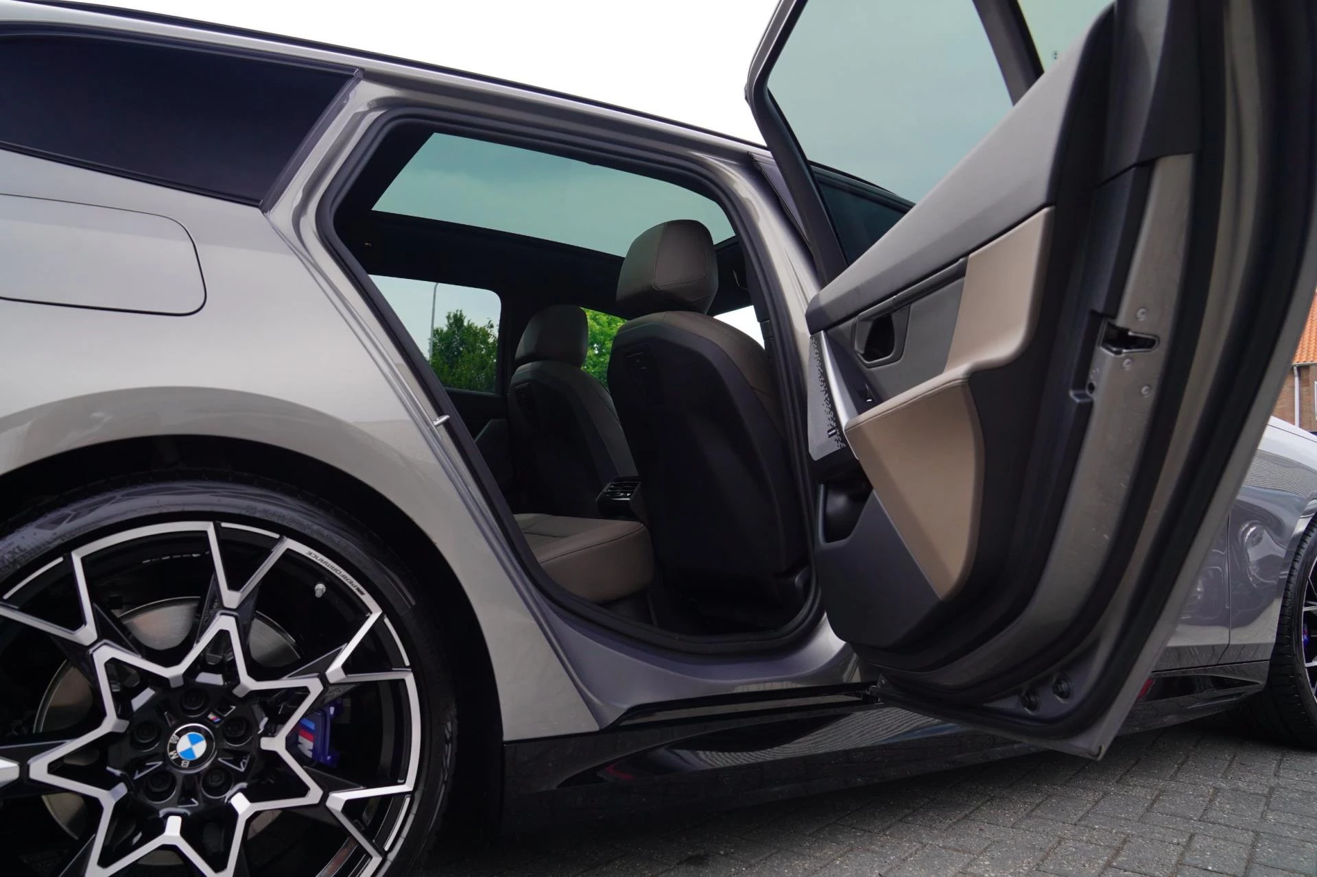 Hoofdafbeelding BMW i5