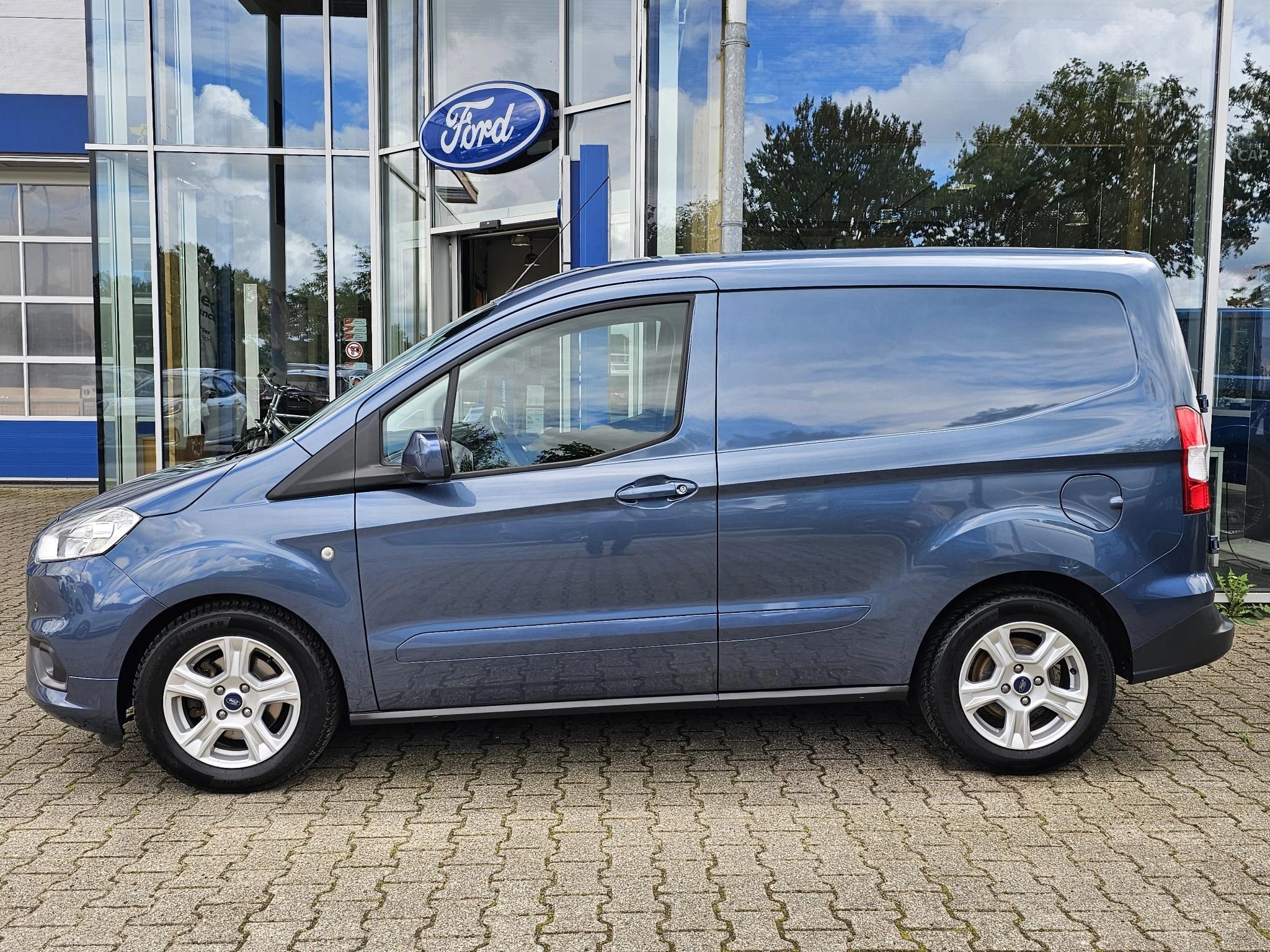 Hoofdafbeelding Ford Transit Courier