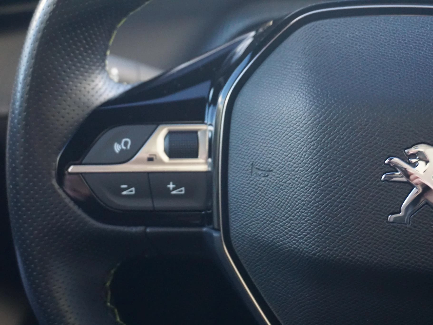 Hoofdafbeelding Peugeot e-208