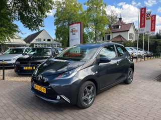 Toyota Aygo 1.0 VVT-I X-PLAY / CAMERA / AIRCO / LED / 15'' LM-VELGEN