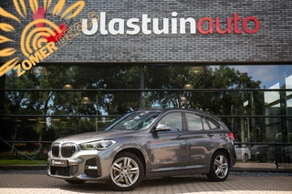 BMW X1 xDrive25e Executive , Glazen panoramadak, Head-up display, Achteruitrijcamera, Sfeerverlichting,