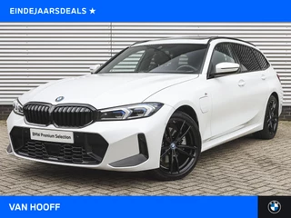 BMW 3 Serie Touring 330e High Executive M Sport Automaat / Panoramadak / Trekhaak / Sportstoelen / Adaptieve LED / Active Cruise Control / Parking Assistant Plus