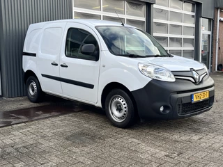 Hoofdafbeelding Renault Kangoo Renault Kangoo 1.5 Blue dCi Airco Bpm vrij Cruise control Bluetooth telefoon voorbereiding 2-persoons Parkeersensoren achter Camera 1e eigenaar Euro 6