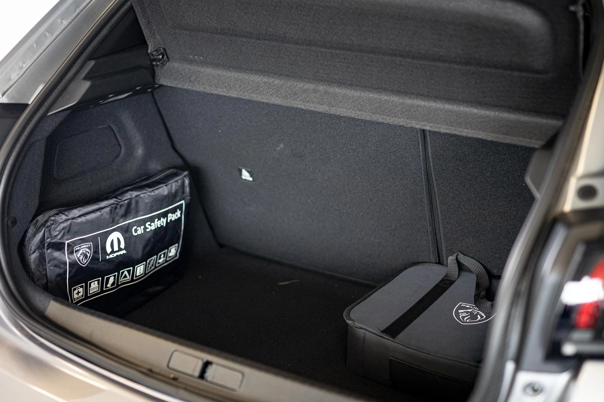 Hoofdafbeelding Peugeot e-208