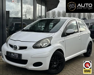 Toyota Aygo 1.0-12V Xcite White | LUXE | Lederen Bekeding | Airco | Spoiler | 5 Deurs | NIEUWE APK |