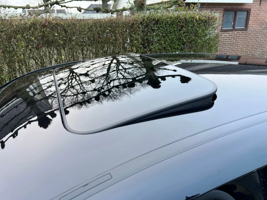 Hoofdafbeelding Mercedes-Benz EQC