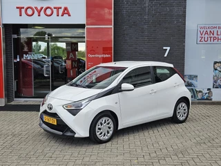 Hoofdafbeelding Toyota Aygo Toyota Aygo X-PLAY AIRCO APPLE CAR PLAY & ANDROID AUTO CAMERA