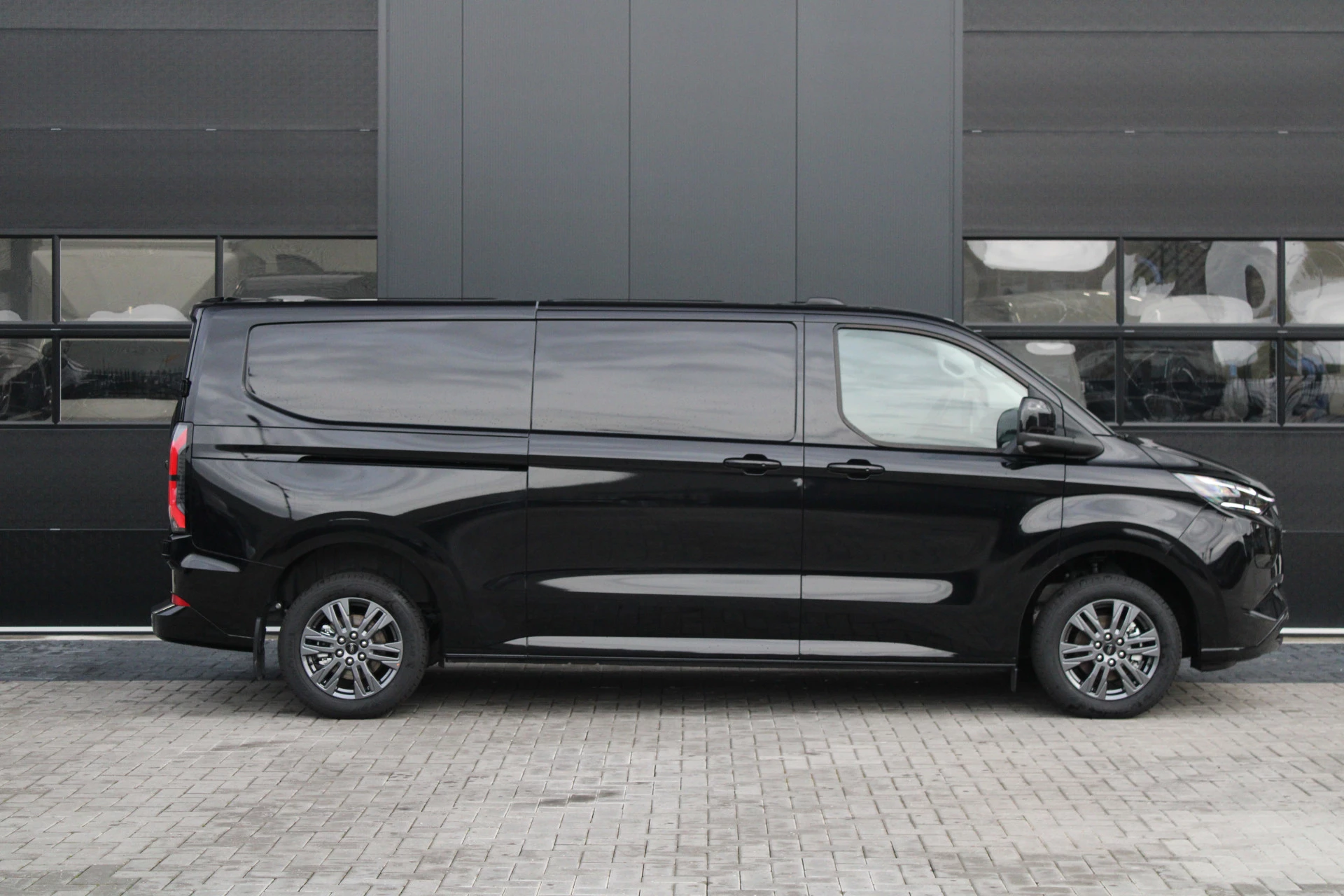 Hoofdafbeelding Ford E-Transit Custom