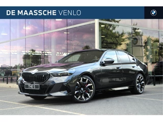 BMW i5 eDrive40 M Sport / Panoramadak / Trekhaak / Stoelventilatie / Adaptieve LED / Comfort Access / Parking Assistant Plus / Stuurverwarming