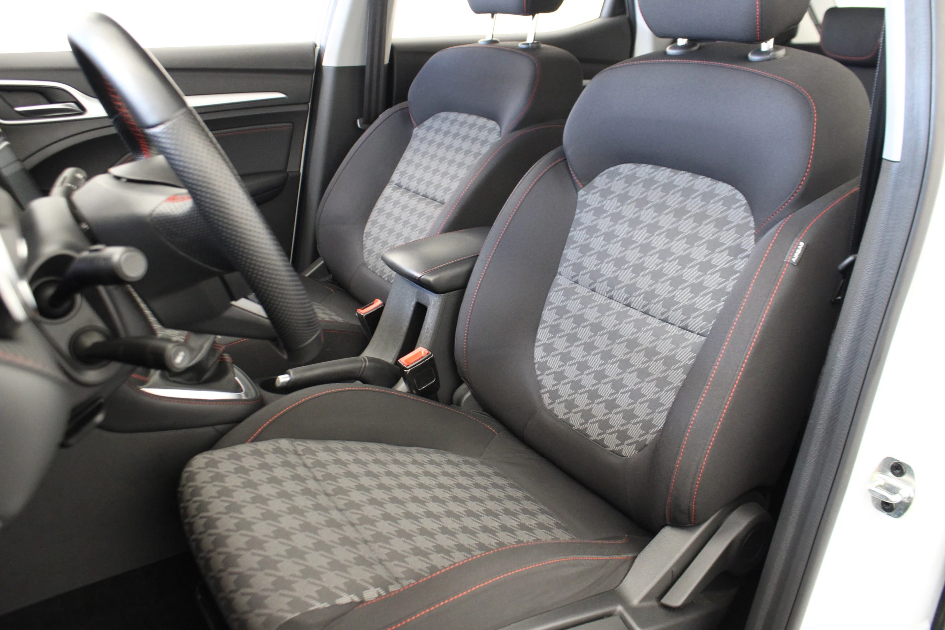 Hoofdafbeelding MG ZS