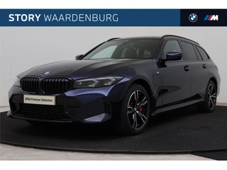 BMW 3 Serie Touring 330e M Sport Automaat / Sportstoelen / Achteruitrijcamera / M Adaptief onderstel / Adaptieve LED / Stuurverwarming / Comfort Access