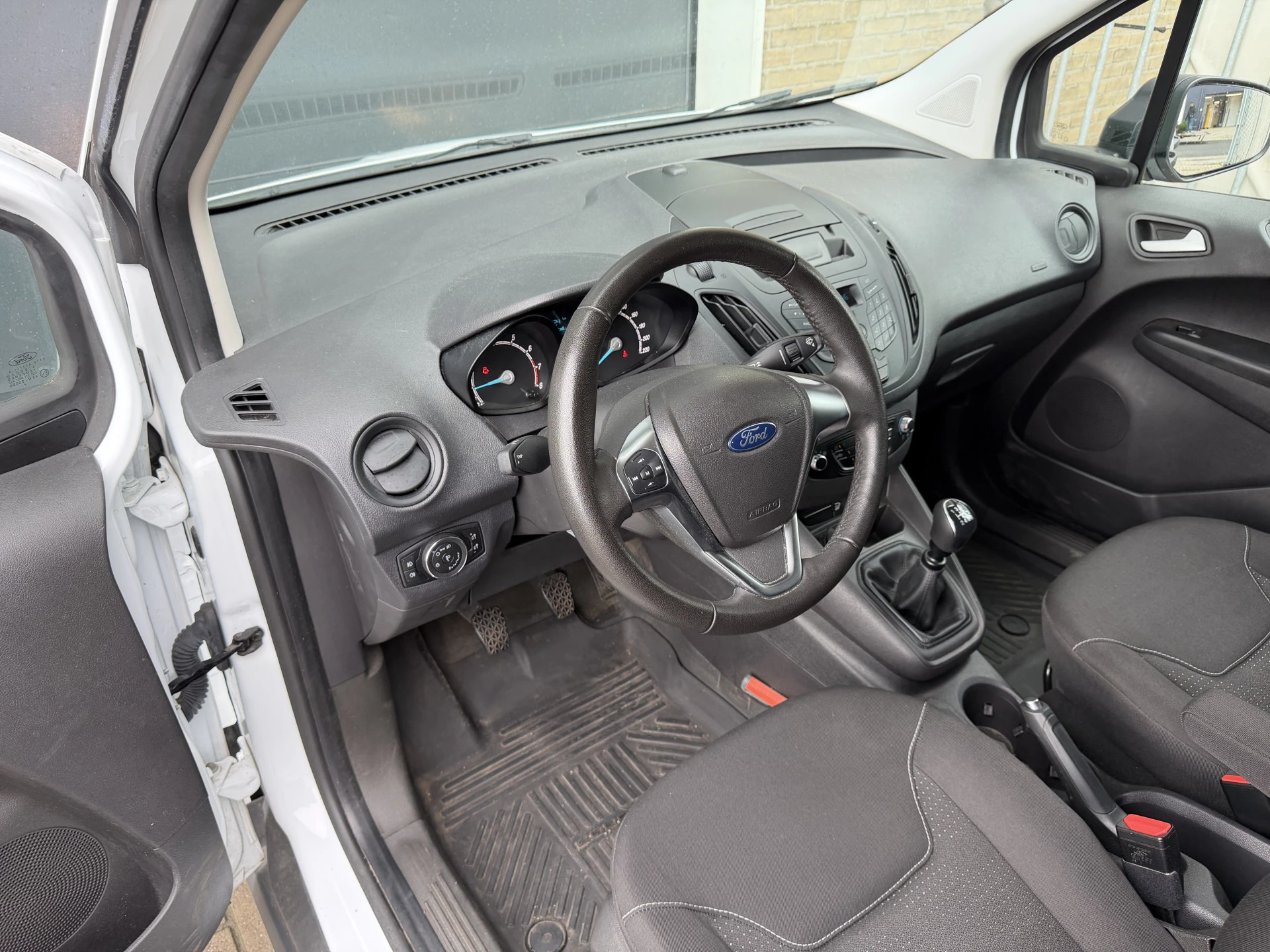 Hoofdafbeelding Ford Transit Courier