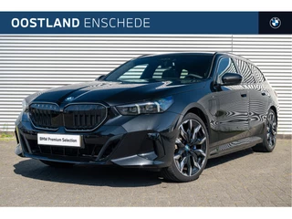 Hoofdafbeelding BMW 5 Serie BMW 5 Serie Touring 550e xDrive M Sport Automaat / Panoramadak / Trekhaak / 	Bowers & Wilkins / Adaptief M Onderstel Professional / Adaptieve LED / Parking Assistant Plus