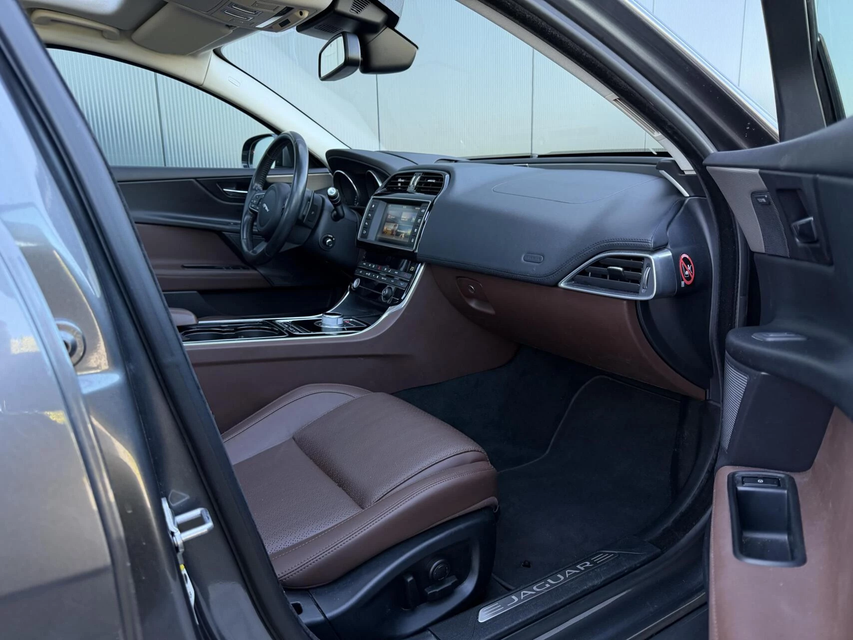 Hoofdafbeelding Jaguar XE