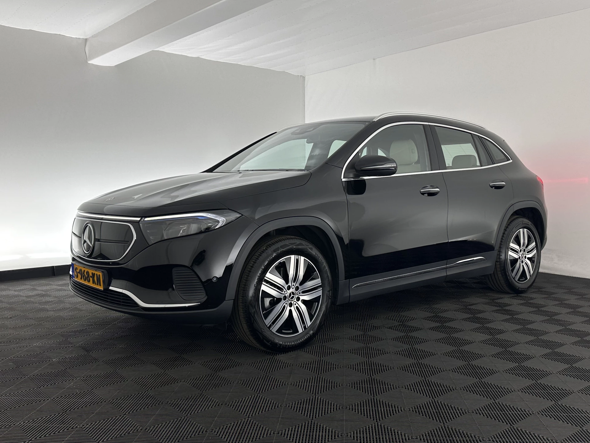 Hoofdafbeelding Mercedes-Benz EQA