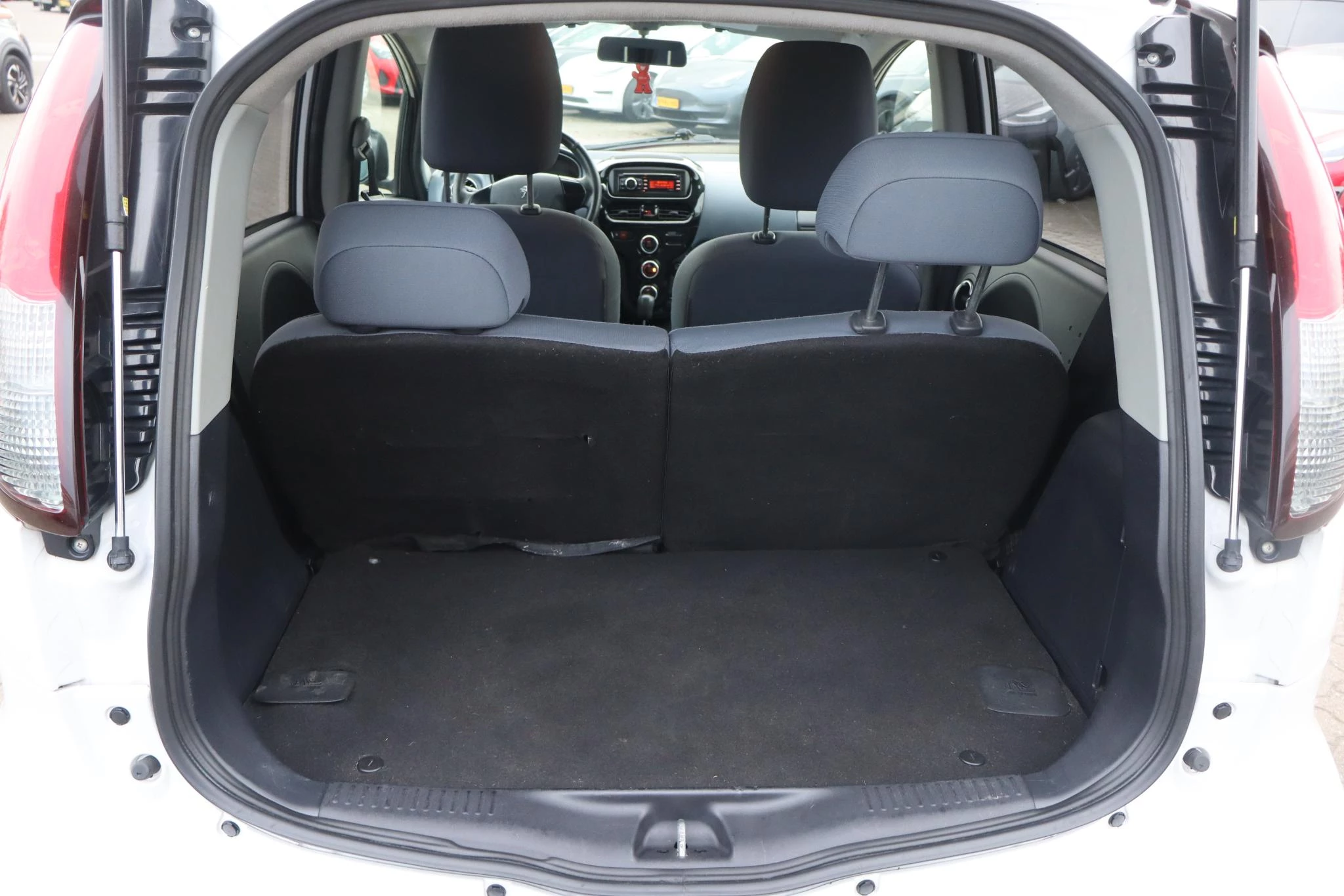 Hoofdafbeelding Peugeot iOn