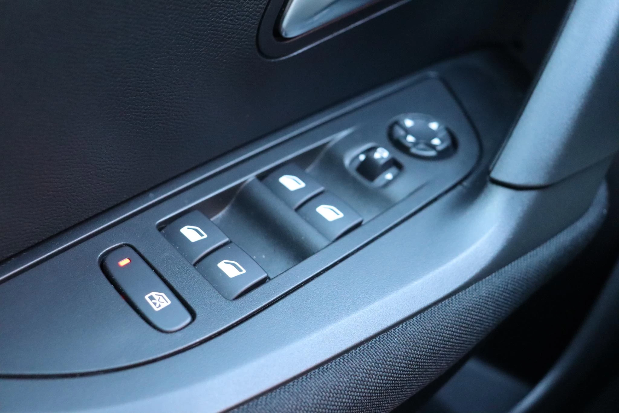 Hoofdafbeelding Peugeot e-2008