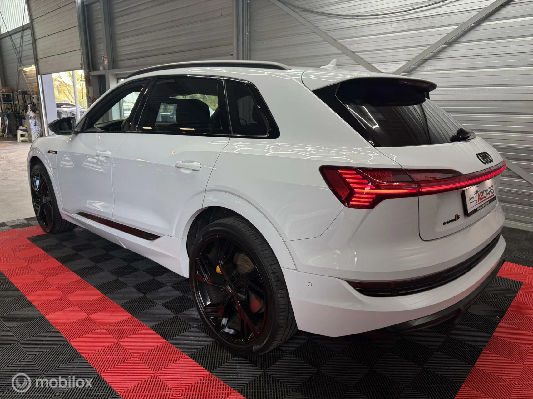 Hoofdafbeelding Audi e-tron