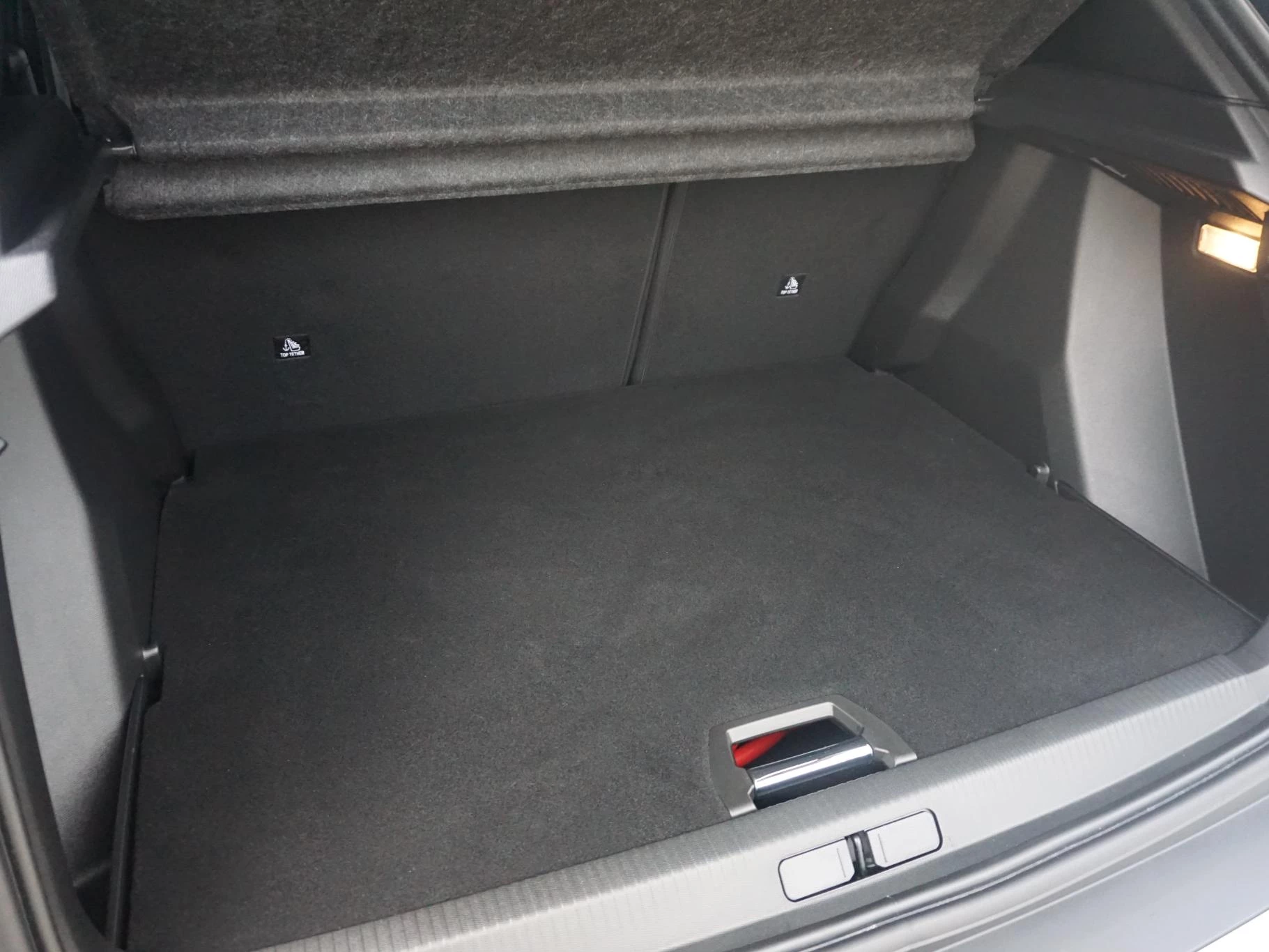 Hoofdafbeelding Peugeot e-2008