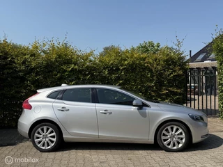 Volvo V40 1.6 T3 Momentum 1e Eigenaar Volvo dealer onder. Nieuwstaat