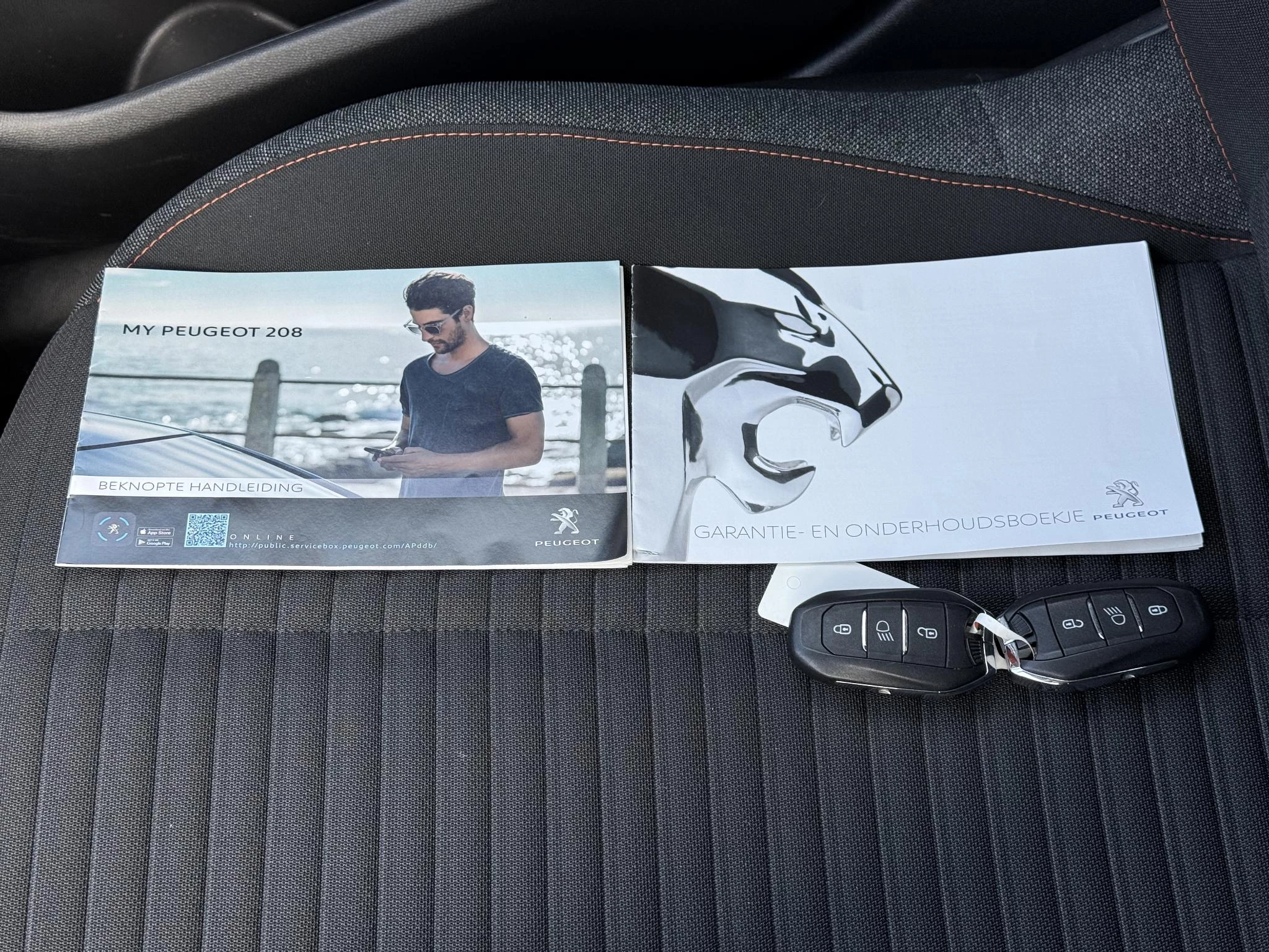 Hoofdafbeelding Peugeot e-208