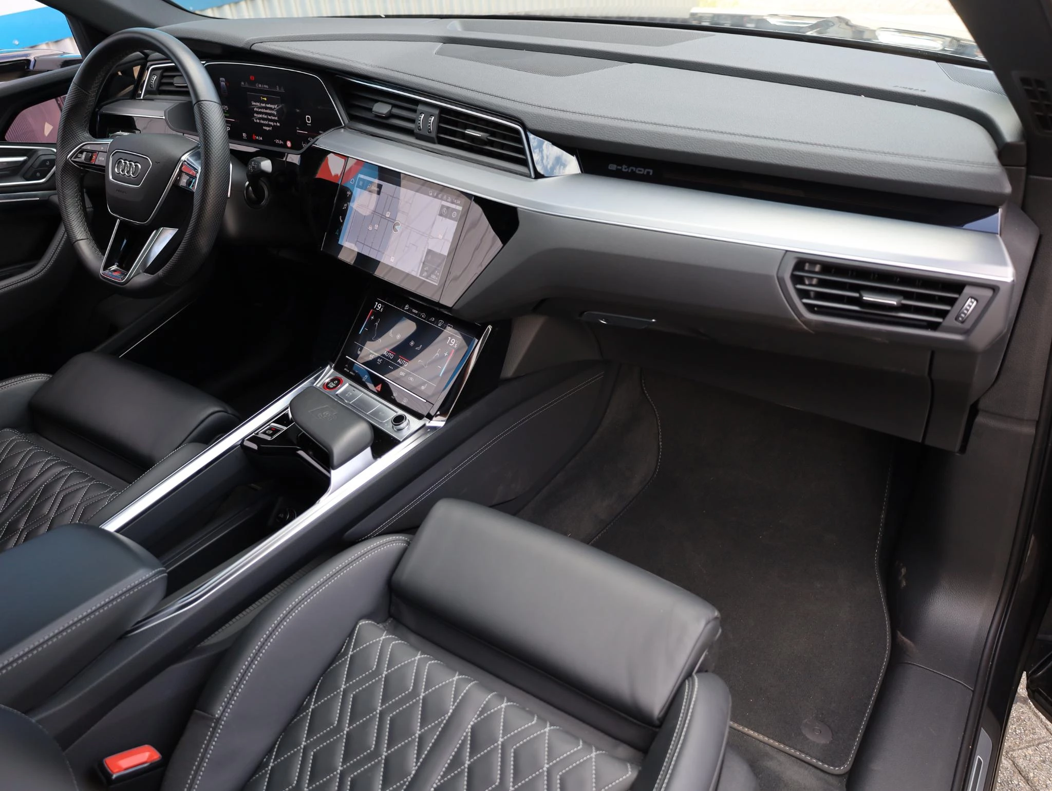 Hoofdafbeelding Audi e-tron
