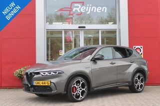 Alfa Romeo Tonale 1.5T Hybrid 160PK VELOCE | PREMIUM PACK: LEDEREN BEKLEDING/GEVENTILEERDE VOORSTOELEN/4-VOUDIG ELEKTRISCH VERSTELBARE LENDESTEUN VOORSTOELEN/HOOGGLANS ZWARTE RAAMOMLIJSTING/AMBIENT LIGHTING | TECHNOLOGY PACK: PARKEERWAARSCHUWING VOOR EN ACHTER/360° CAMERA/AUTOMATISCH INPARKEREN/ AUTONOMOUS DRIVING LEVEL 2: ADAPTIVE CRUISE CONTROL/LANE CENTERING ASSIST/TRAFFIC JAM ASSIST DODEHOEK DETECTIE AUTOMATISCH DIMMENDE BUITENSPIEGELS ELEKTRISCH BEDIENBARE ACHTERKLEP | WINTERPACK: STOELVERWARMING VOOR/STUURVERWARMING/VERWARMBARE RUITENSPROEIERS | 19" LICHTMETALEN VELGEN  | DRAADLOZE TELEFOONLADER | NAVIGATIE | DRAADLOZE APPLE CARPLAY/ANDROID AUTO | FULL LED MATRIX KOPLAMPEN |