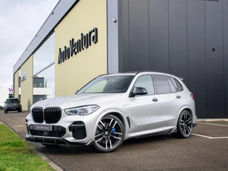 BMW X5 xDrive45e High Executive | M-sport | Hifi Sound | Schuif-/kantel Pano | Spoiler pakket! | Soft doorclose | Head-Up | Adapt. Cruise | Matt frozen gray wrap