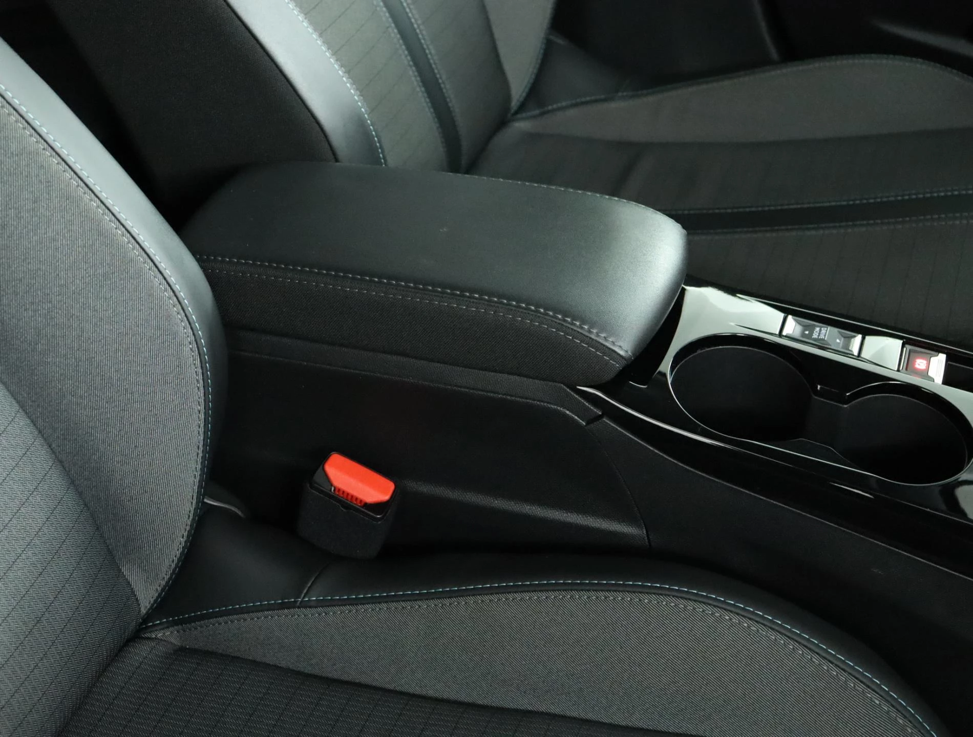 Hoofdafbeelding Peugeot e-208