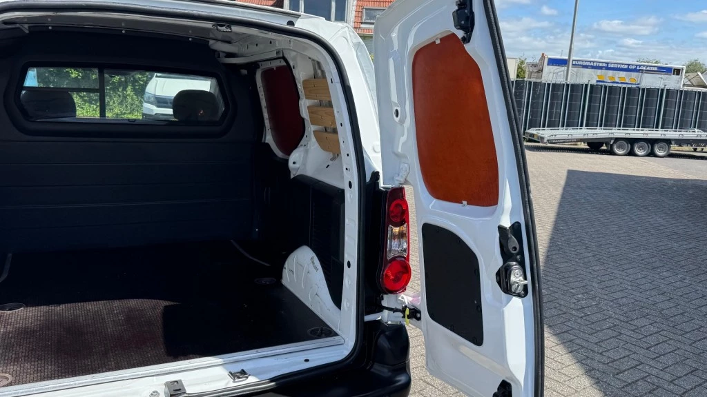 Hoofdafbeelding Peugeot Partner
