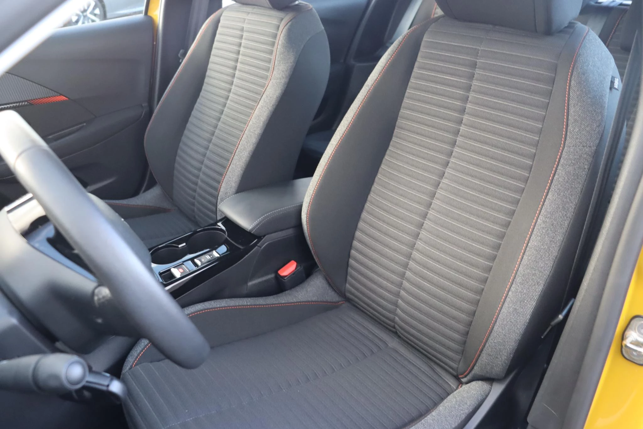 Hoofdafbeelding Peugeot e-208