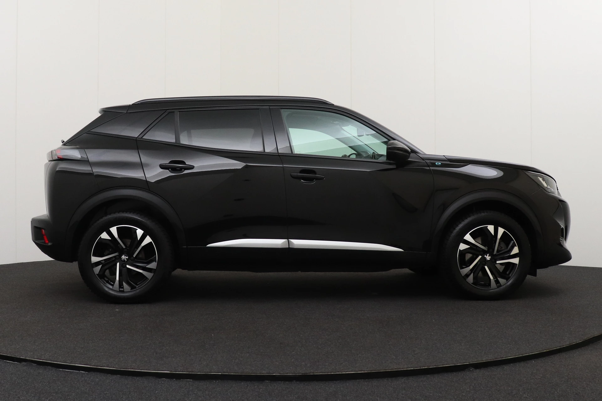 Hoofdafbeelding Peugeot e-2008