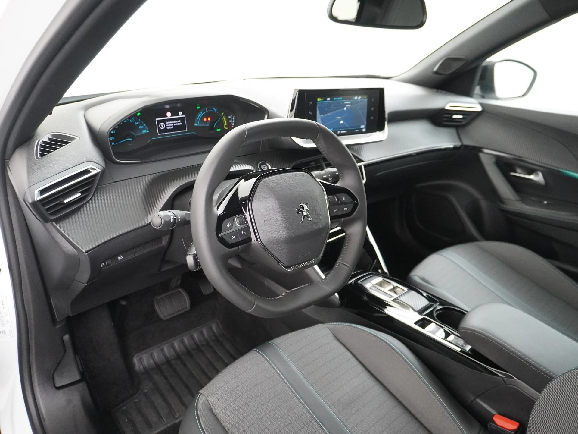 Hoofdafbeelding Peugeot e-2008