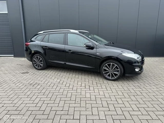 Hoofdafbeelding Renault Mégane Estate Renault Megane Estate 1.2 TCe Bose, trekhaak, NW ketting