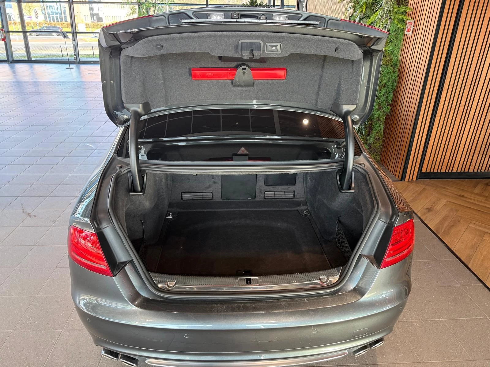 Hoofdafbeelding Audi A8