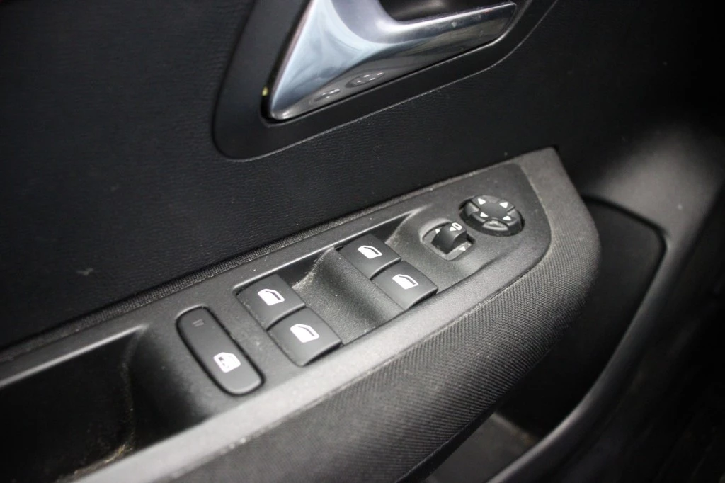 Hoofdafbeelding Peugeot e-208