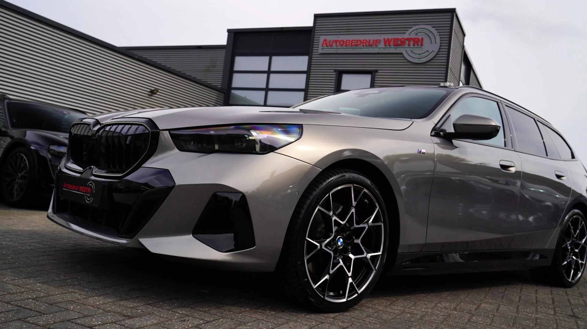 Hoofdafbeelding BMW i5