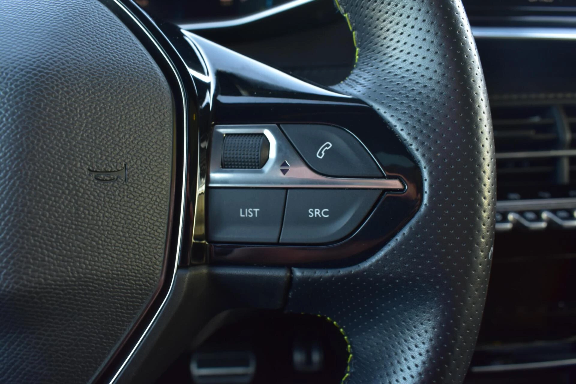 Hoofdafbeelding Peugeot e-2008