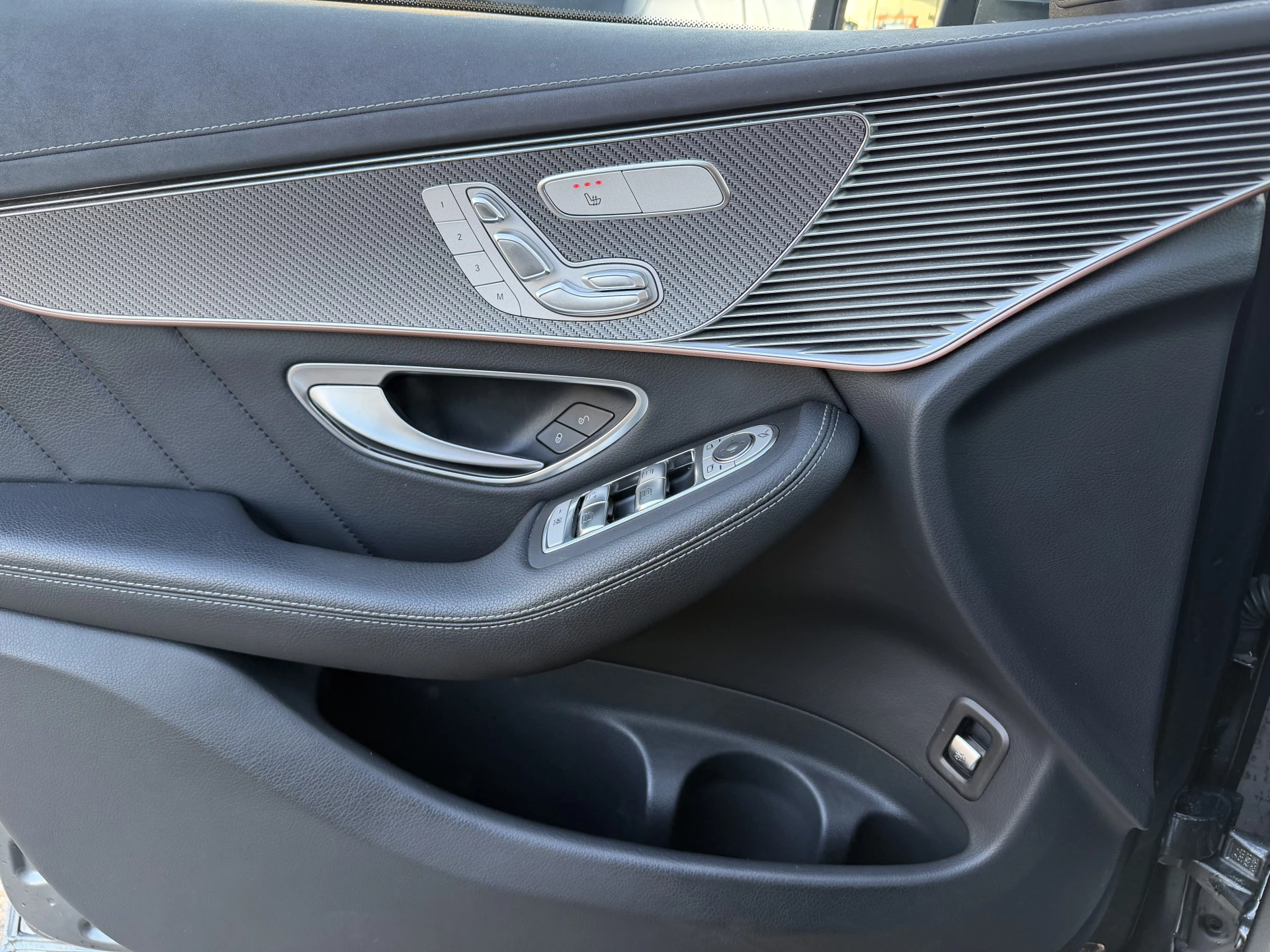 Hoofdafbeelding Mercedes-Benz EQC