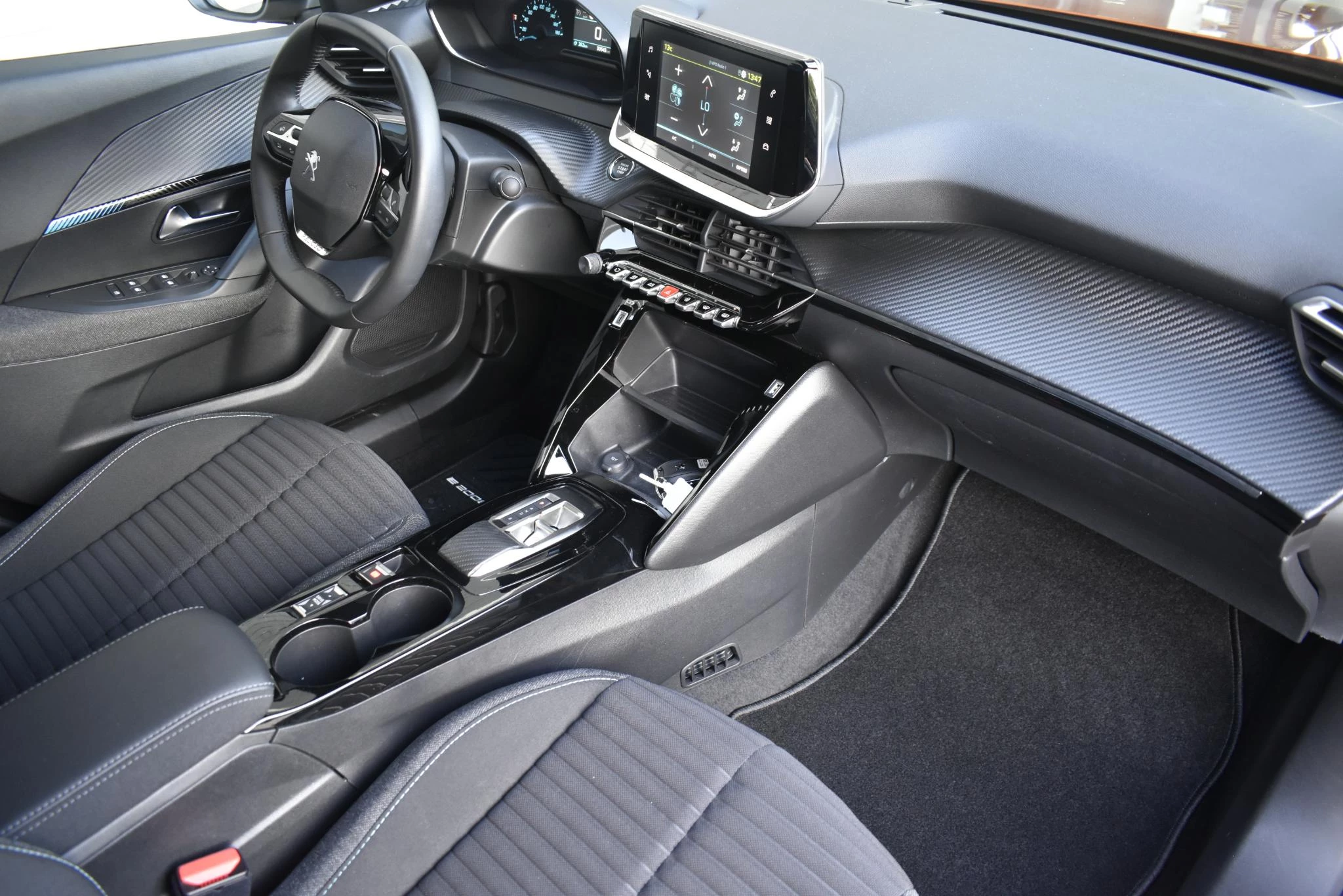 Hoofdafbeelding Peugeot e-2008