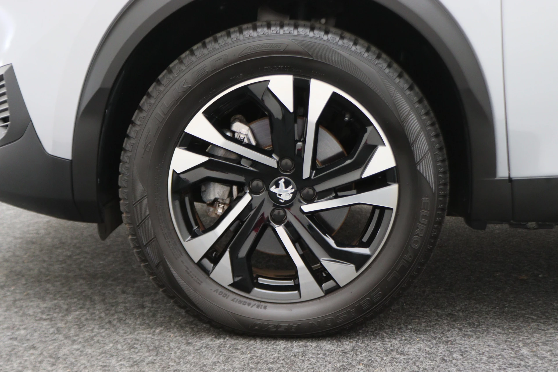 Hoofdafbeelding Peugeot e-2008