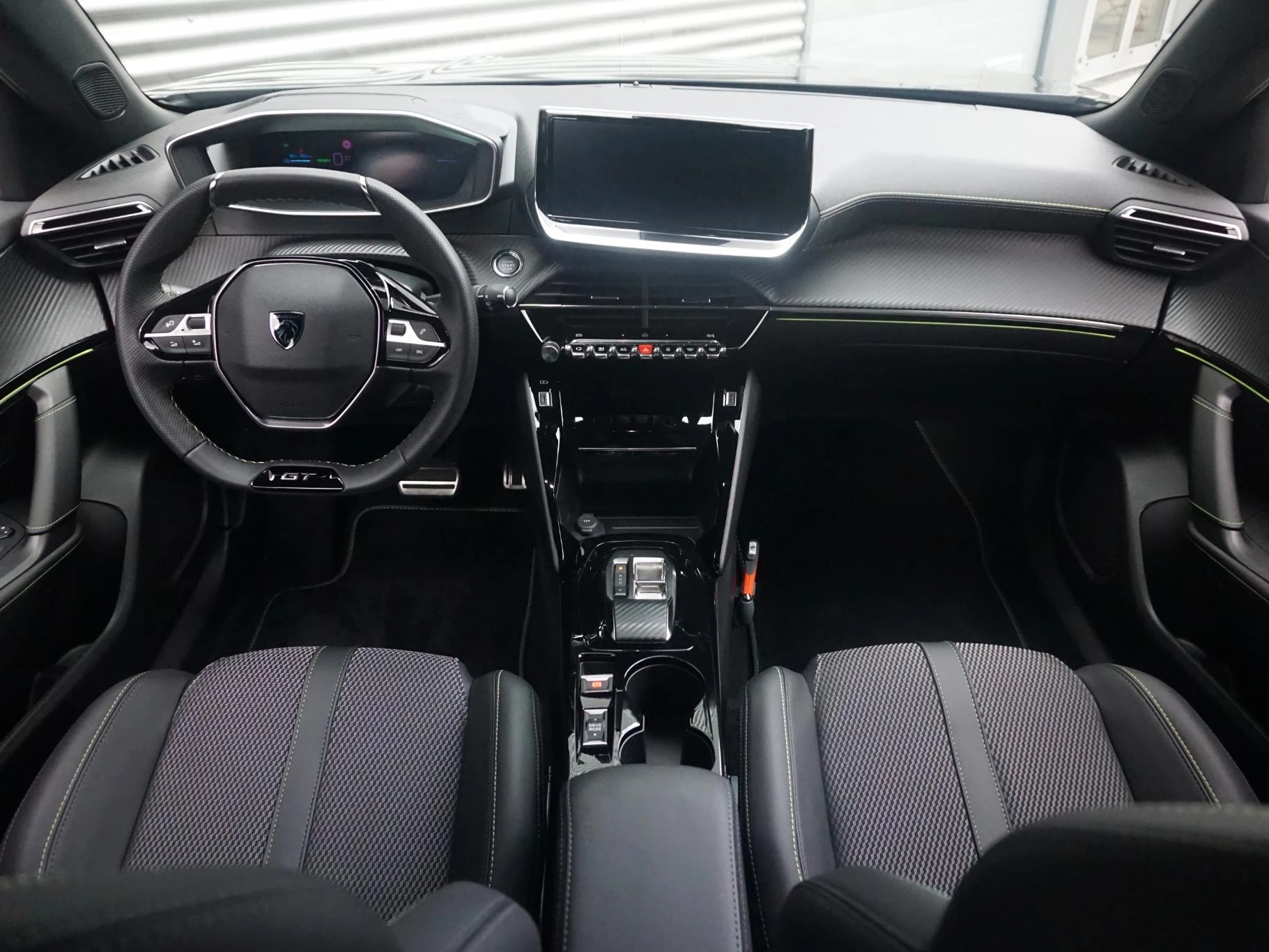 Hoofdafbeelding Peugeot e-2008